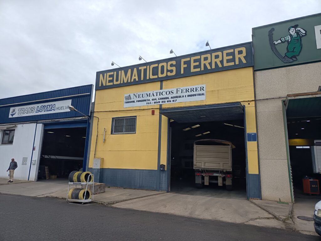 Fachada Neumáticos Ferrer